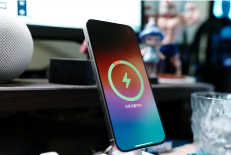 神木苹果15换屏服务分享用什么充电器给iPhone15充电更好 